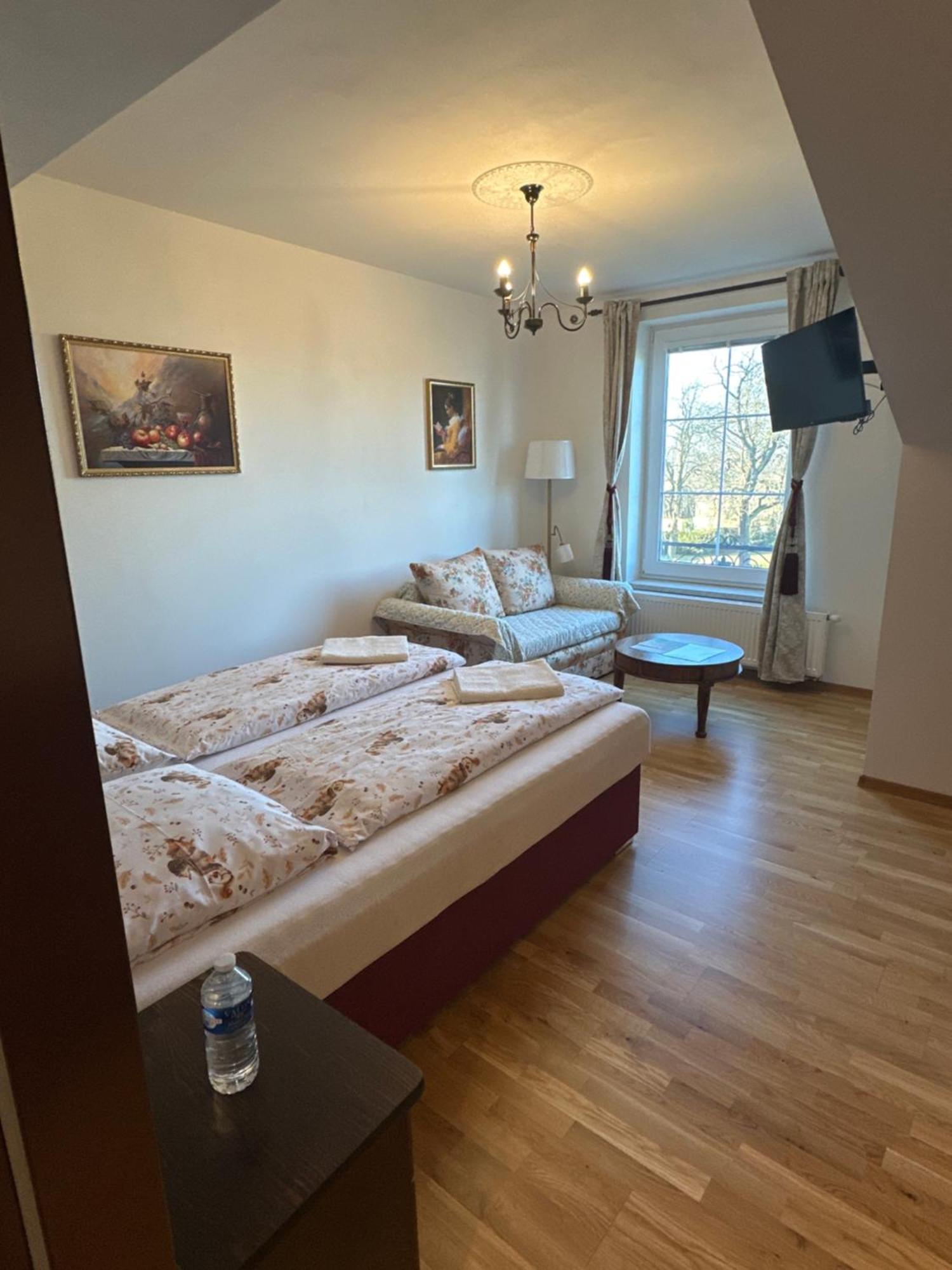 Bynovecky Zamecek Hotel Eksteriør billede